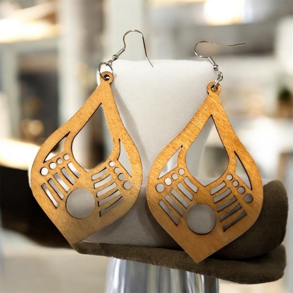 Boho Chic Wooden Teardrop Earrings - Picture 2 of 2